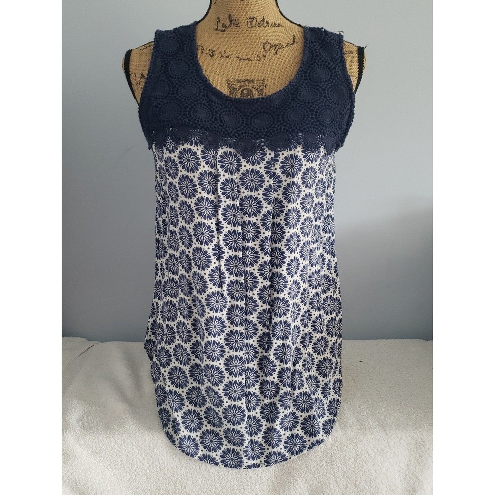 St. Johns Womans Sleeveless Top‎ Size Medium